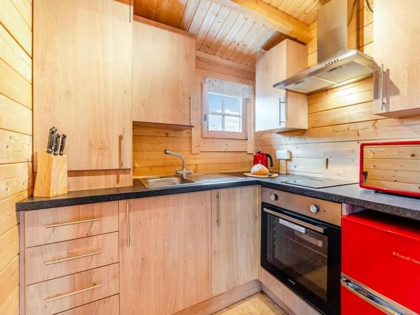 Lochinvar - Clydesdale Log With Hot Tub *