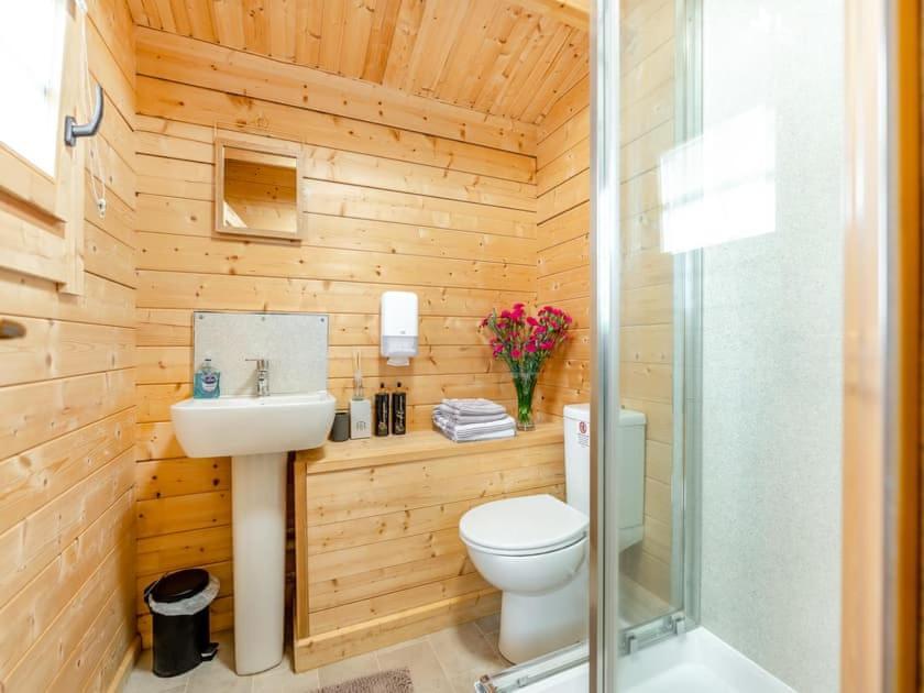 Lochinvar - Clydesdale Log With Hot Tub * Airdrie